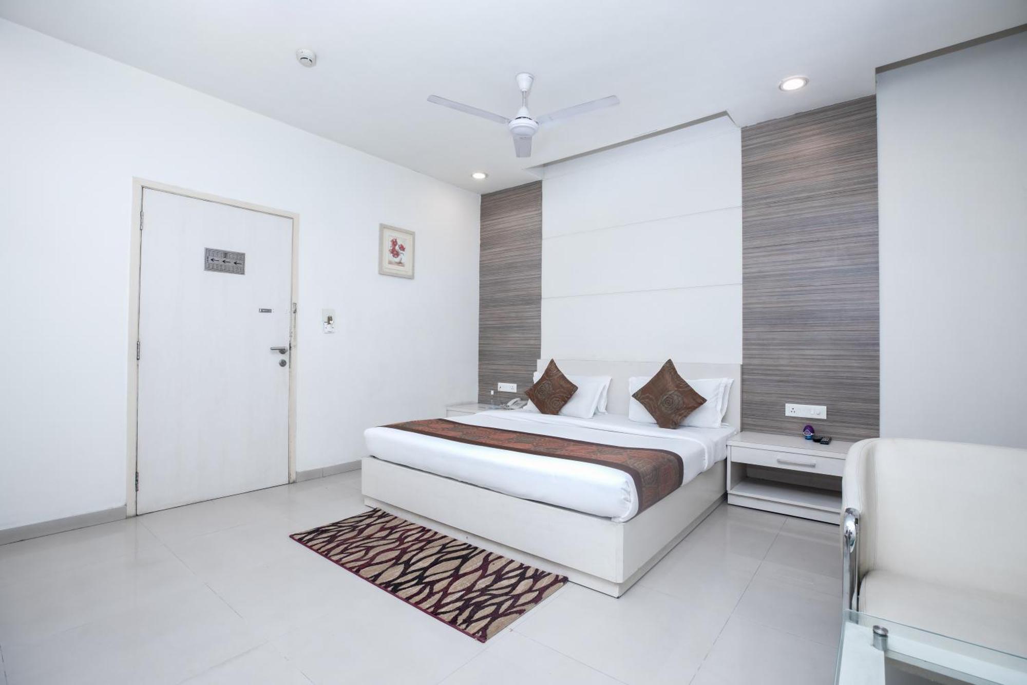 Hotel Le Castle Rudrapur Exterior foto